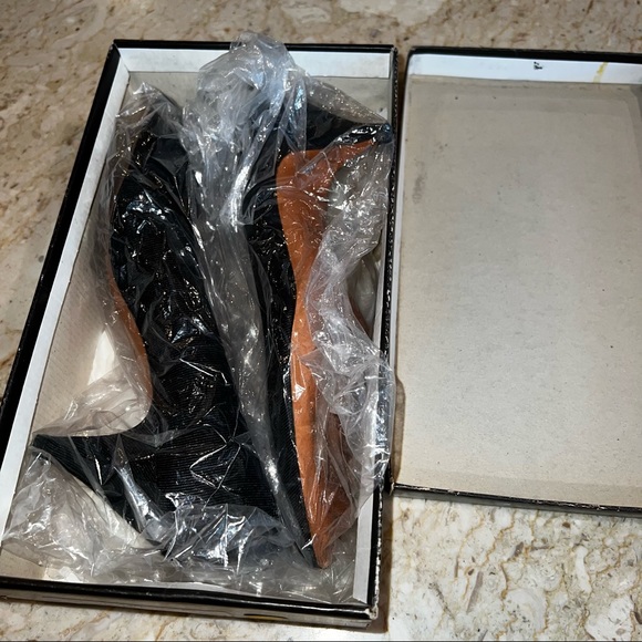 Vintage Regina 80s Black Leather Lined Almond Toe Heels. Size 8.5 Narrow - Picture 2 of 10